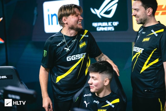 三人之间的 三人之间的